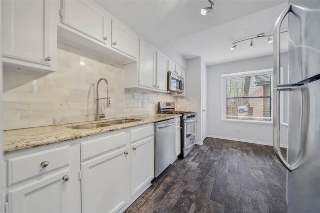 Building Photo - 10 E Willowood Ct