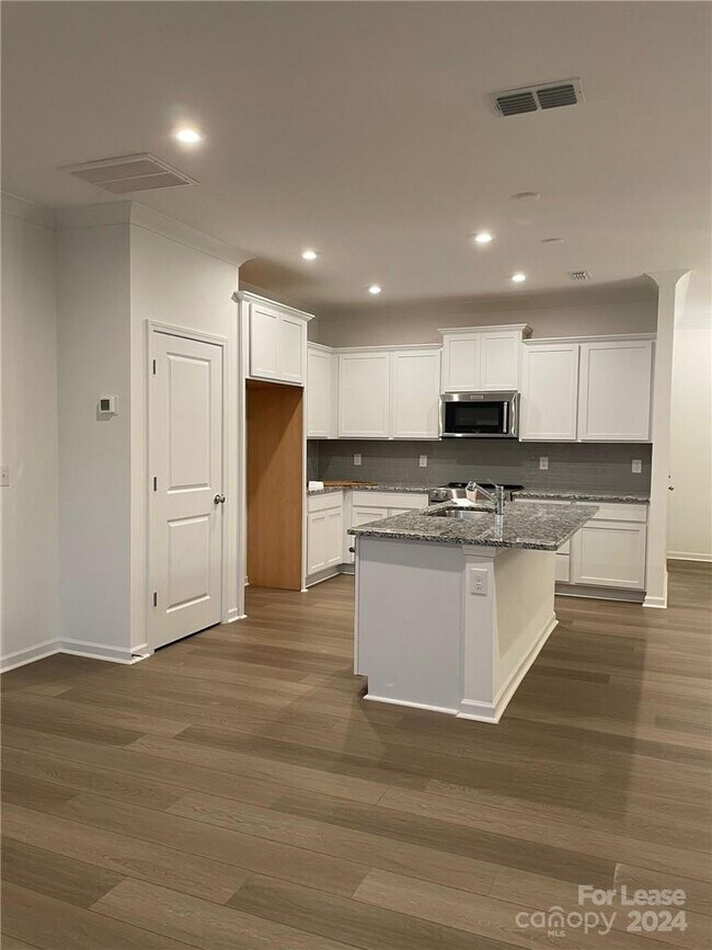 Foto del edificio - 1835 Teachers House Rd