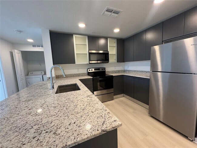 Foto del edificio - 5579 Millenia Park Blvd