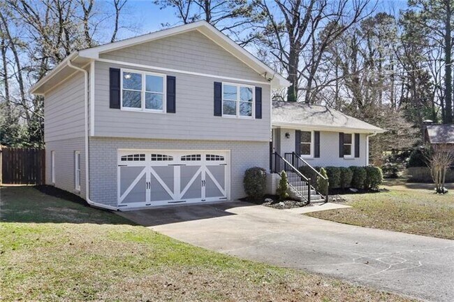 Building Photo - 220 Mansell Cir