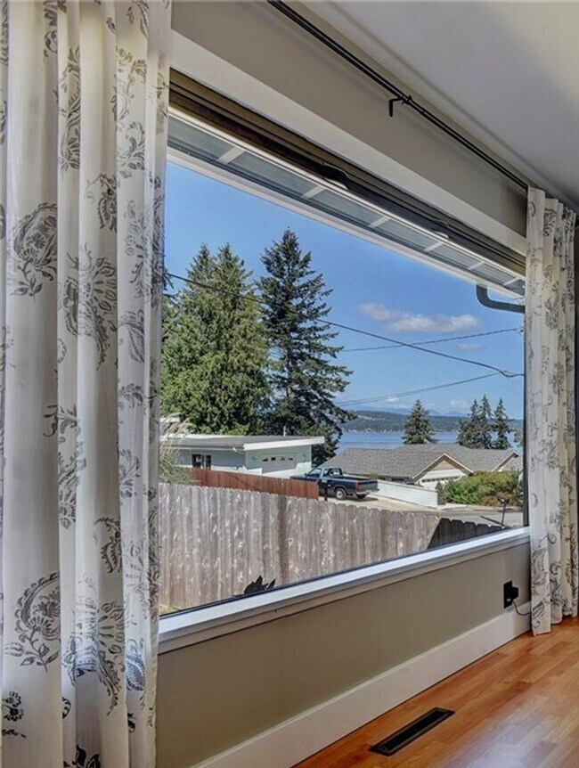 Building Photo - Charming One-Story 2 Bedroom Home in the W...