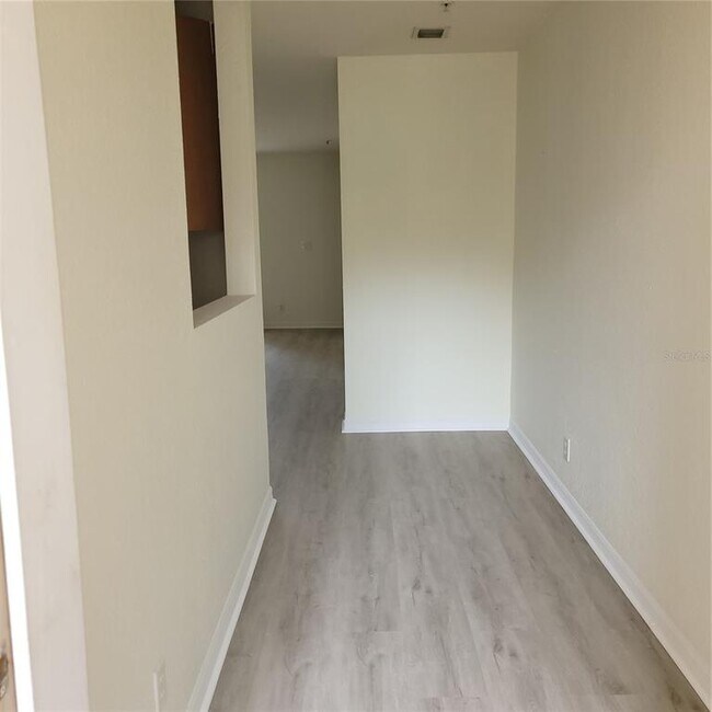 Foto del edificio - 304 SE Bloxham Way