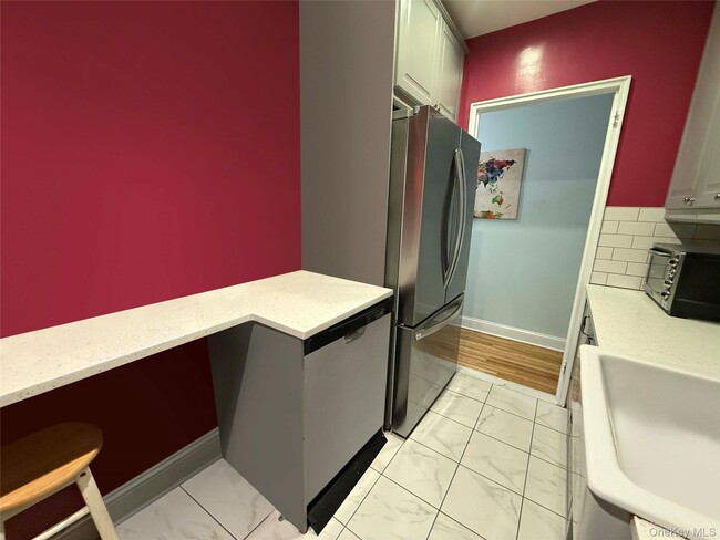 Building Photo - 76-10 34th Ave