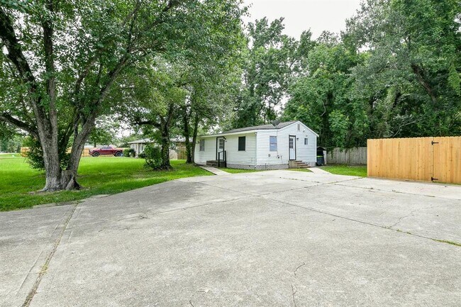 Building Photo - 24204 Linda Ln