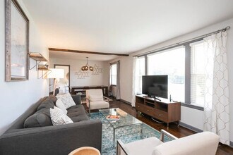 Building Photo - 917 Potter Ln