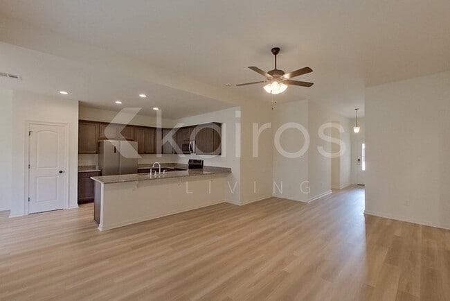 Building Photo - 121 Salvat Dr