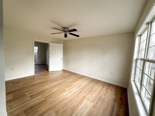 Building Photo - 1225 N Lee Dr