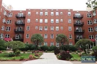 Primary Photo - 2320 Linwood Ave