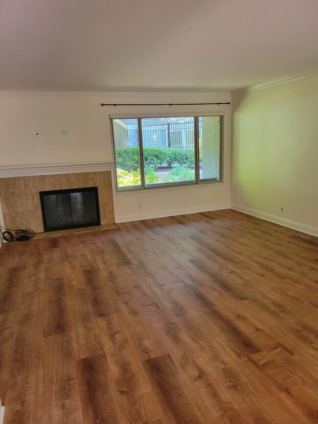 Great Room - 1013 Cumberland Plz