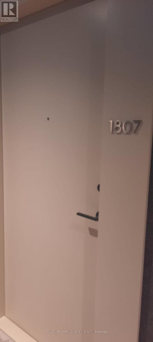 Photo du bâtiment - 2020 Bathurst St