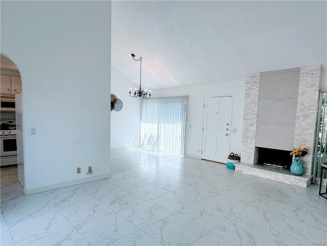 Building Photo - 11 Pebblewood