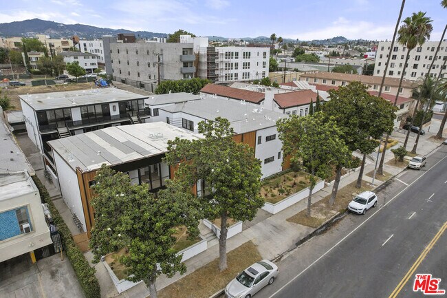 Building Photo - 4727 Beverly Blvd
