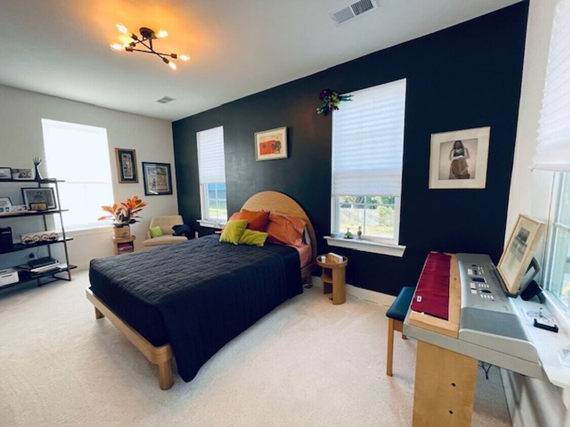 Foto principal - 3bd/2ba well-maintained home close to down...