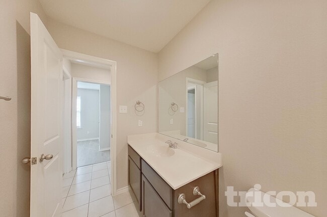 Building Photo - 881 Darst Dr