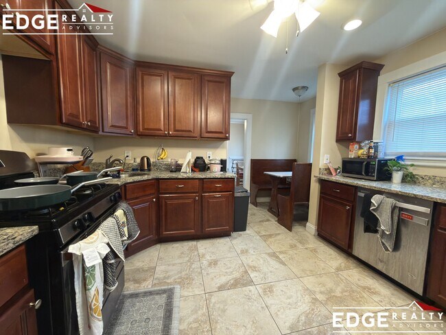 Building Photo - 11 City View Rd