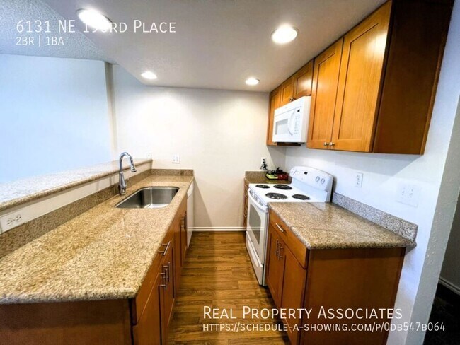 Foto del edificio - 6131 NE 193rd Pl