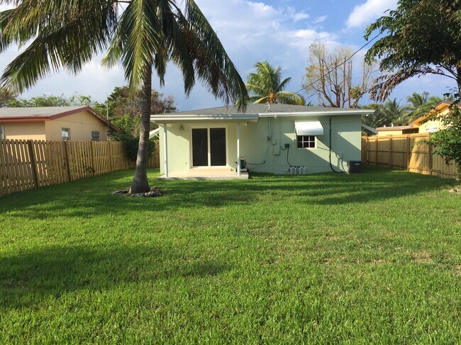 Backyard - 330 Dover St House