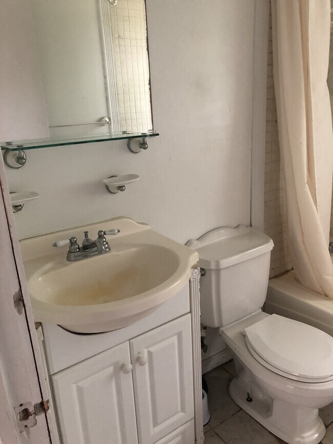 Foto del edificio - 3 Bed 1 Bath Home | Fenced Yard | Pet Frie...