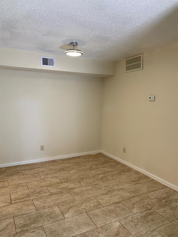 Foto del edificio - 1923 Greenbriar Colony Dr