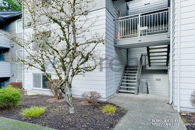 Building Photo - 12707 NE 116th St