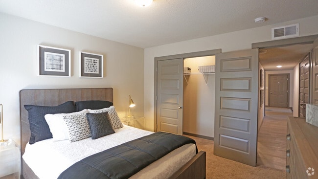 Bishop Guest Closet - AVIA