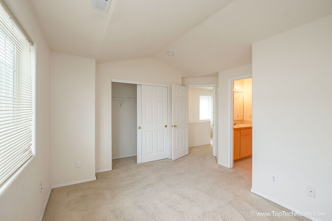 Building Photo - 6554 NE Forest Ln