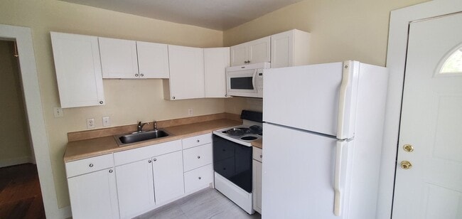 Building Photo - 2 Bedroom House