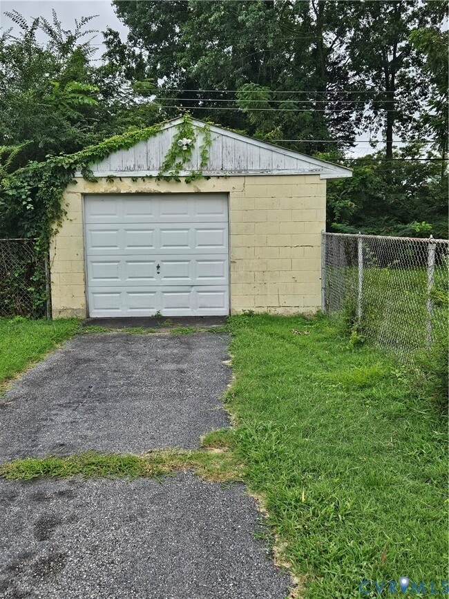 Building Photo - 5405 Annette Dr