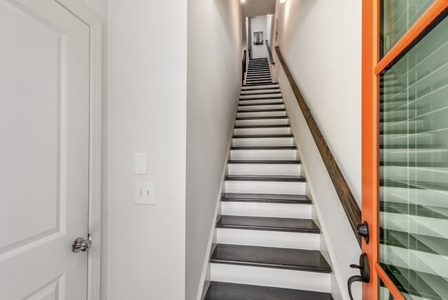 Building Photo - 449 Parkway Dr NE