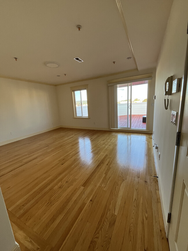 Foto del edificio - 451 24th Ave
