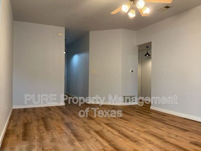 Foto del edificio - 117 Soapstone Dr