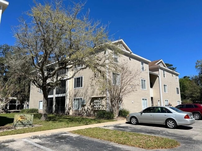 Building Photo - 3800 SW 20th Ave