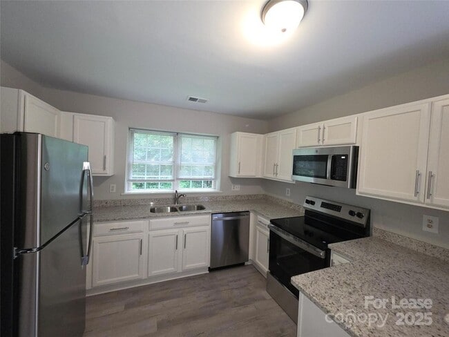 Building Photo - 235 Winding Canyon Dr