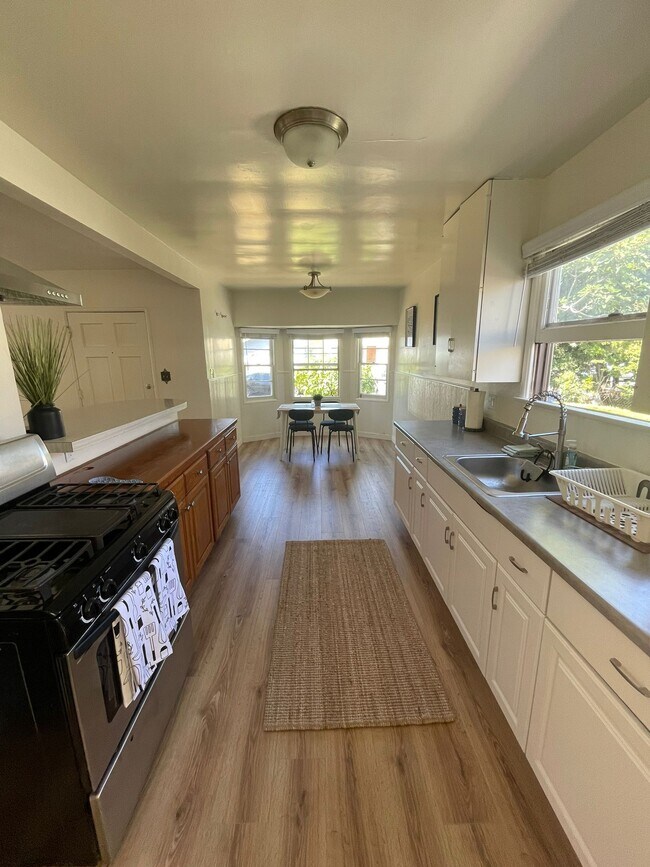 Foto del edificio - 4457 Berryman Ave