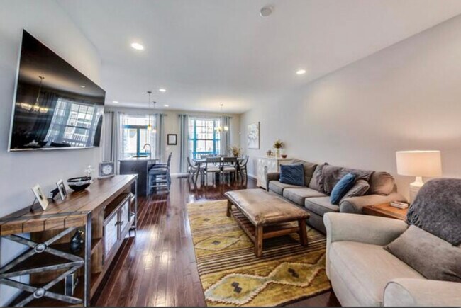 Foto del edificio - 833 Lexington Cir E