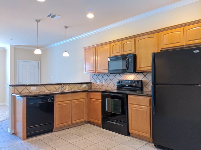 Building Photo - River Oaks #605