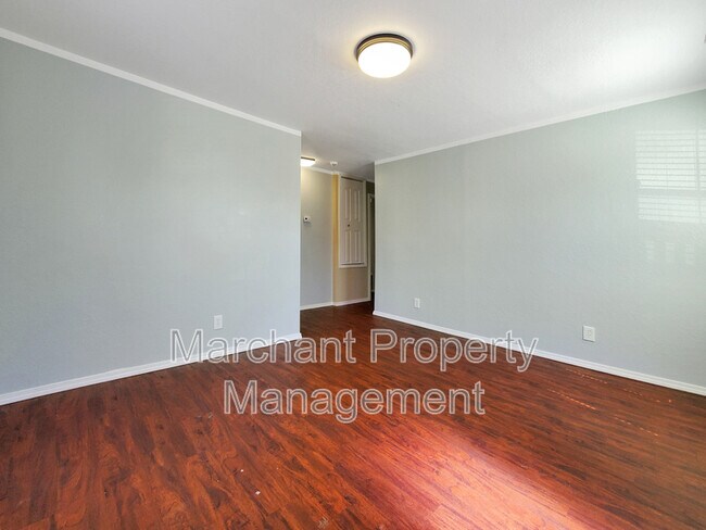 Foto del edificio - 22 Harris Ln