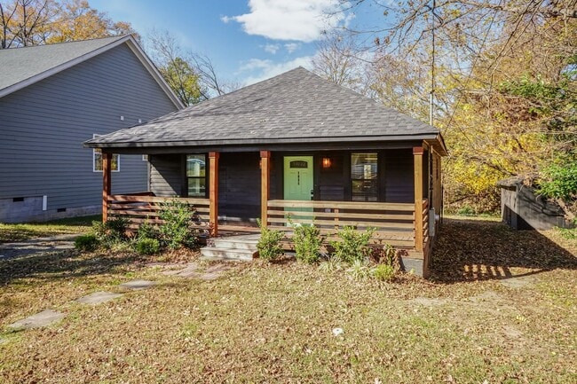 Building Photo - Two Bedroom Home