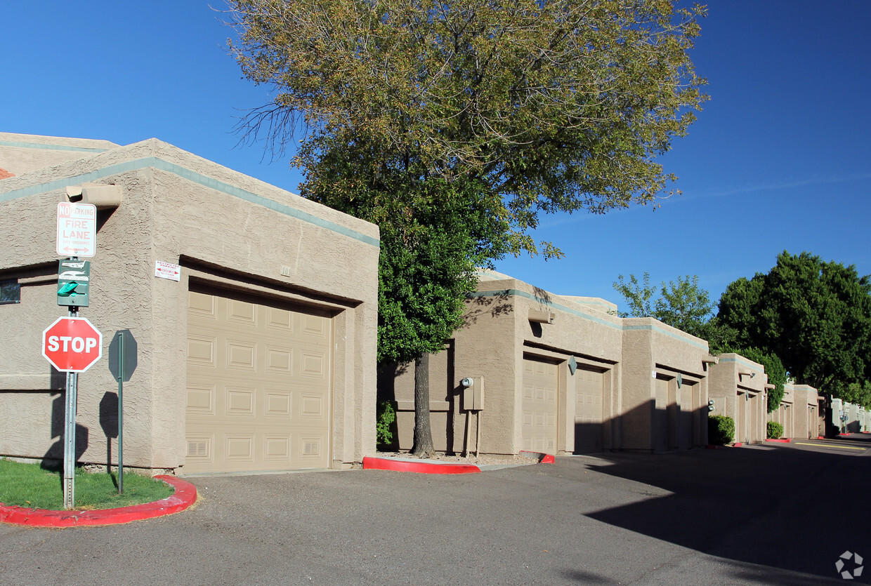 Building Photo - Scottsdale Haciendas