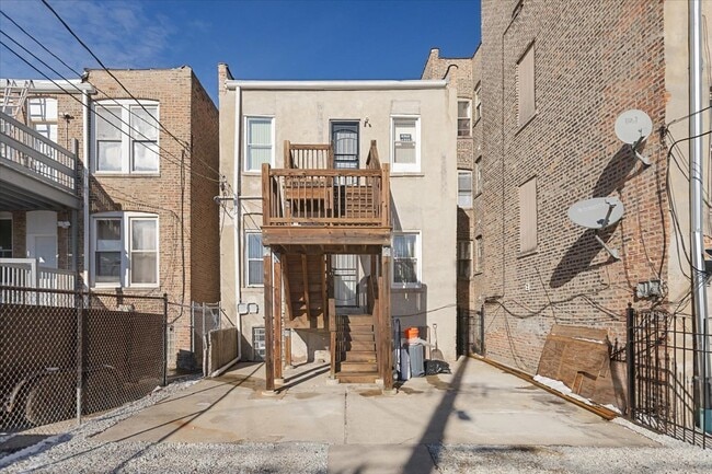 Building Photo - 4211 W Gladys Ave