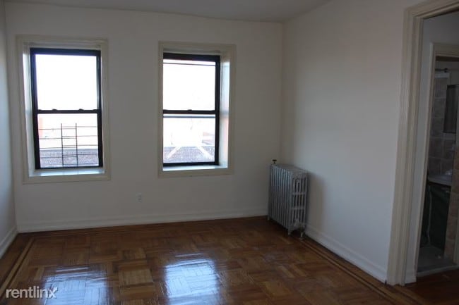 Building Photo - 1 br, 1 bath  - 68 W 238th St E44
