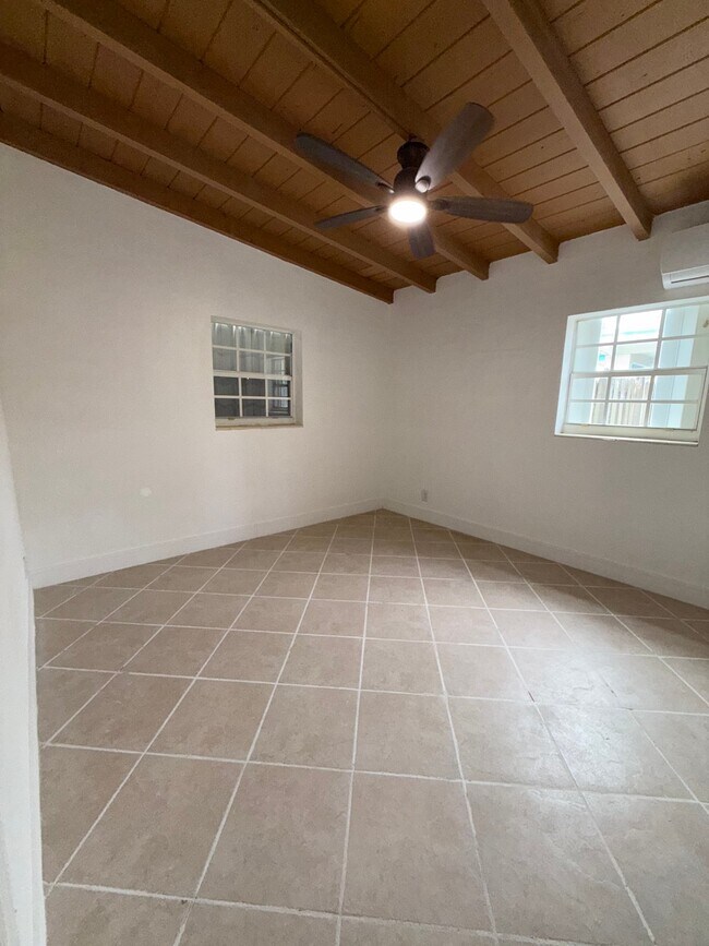 Foto del edificio - 1421 N Andrews Ave