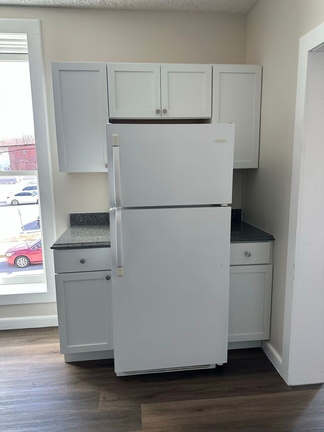 Photo - 1024 Main St Apartment