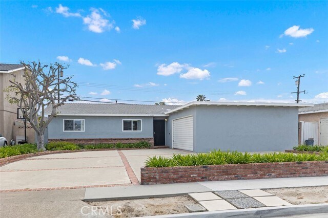 Foto del edificio - 16782 Ross Ln