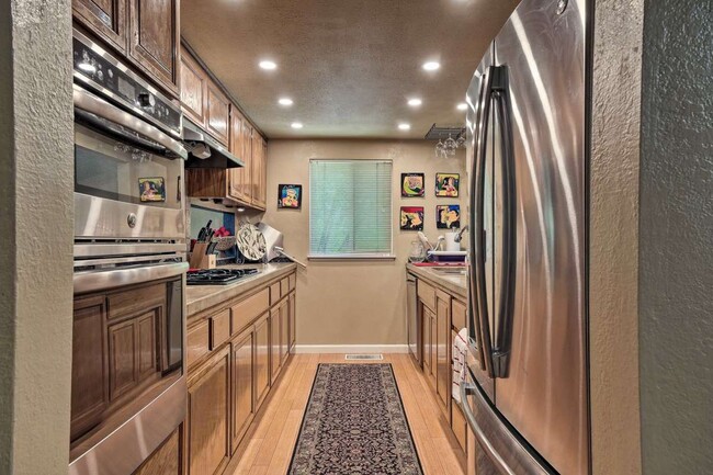 kitchen - 501 Rose Ave