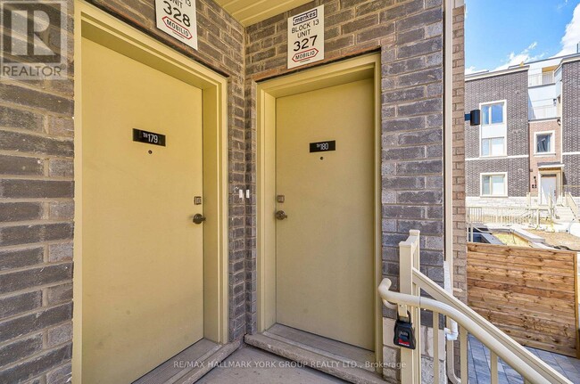 Building Photo - 151-151 Honeycrisp Cres