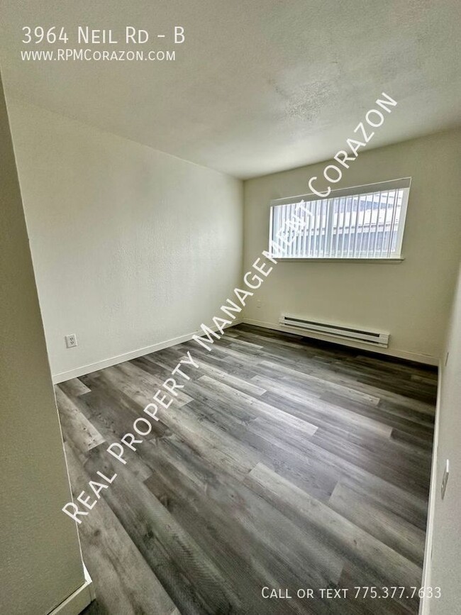 Building Photo - Recently Remodeled 2 Bed, 1.5 Bath Apartme...