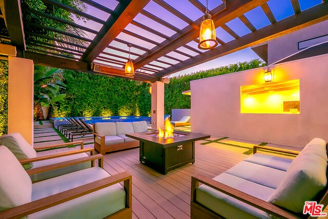 Foto del edificio - 631 N Fuller Ave