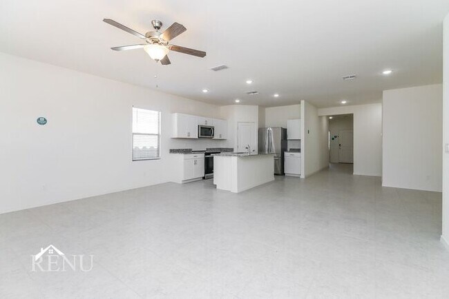 Building Photo - 35383 W San Capistrano Ave