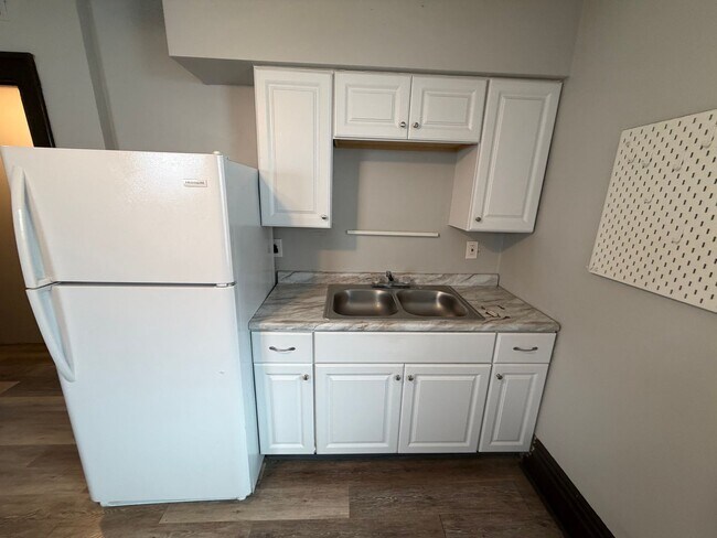 Building Photo - 526 Westinghouse Ave